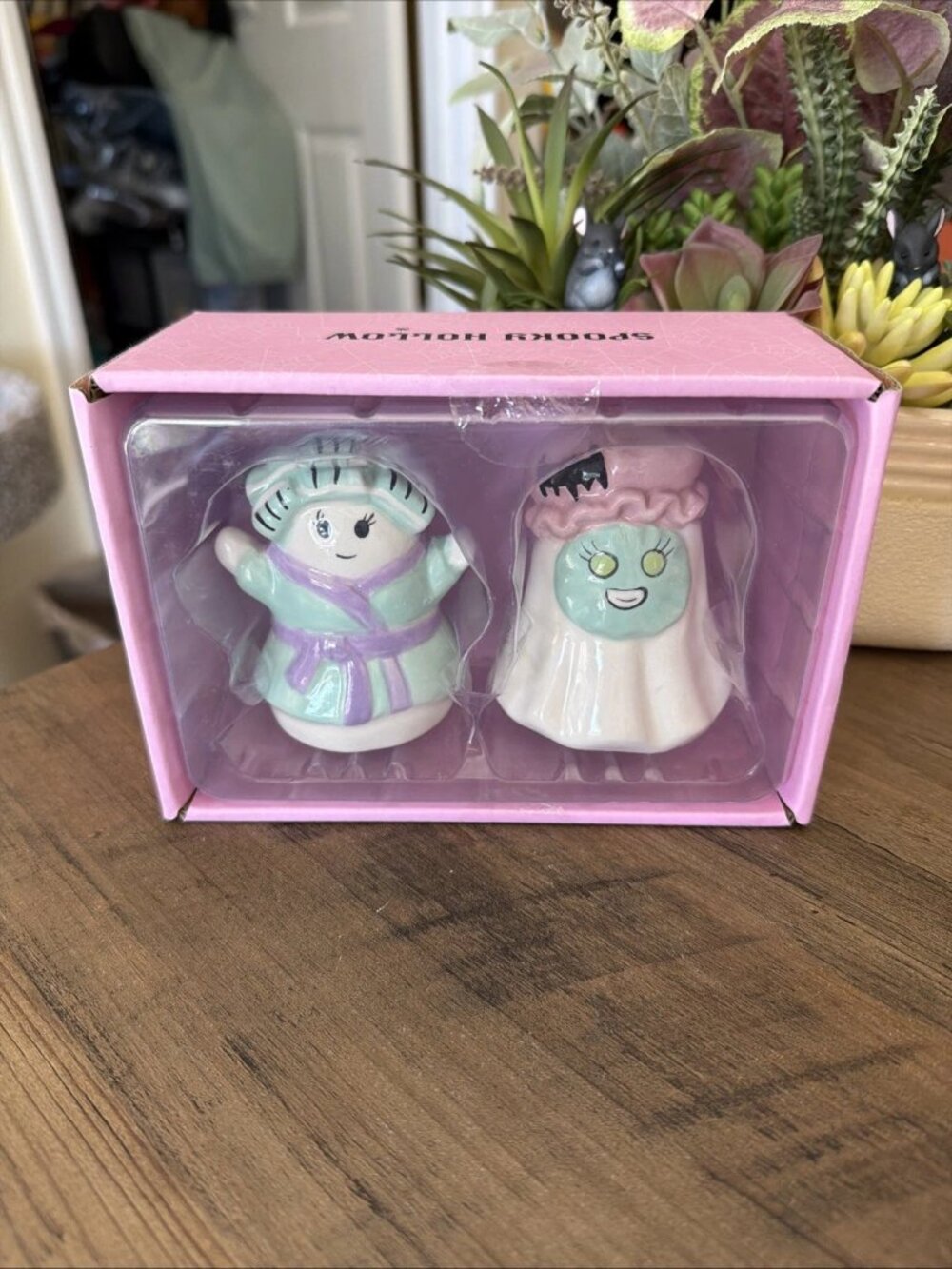 Spooky Hollow Ghost Spa Day Salt & Pepper Shakers - NIB